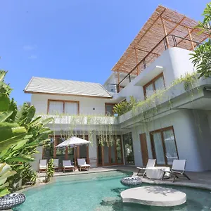 shoreline-villas-bingin.hotelsseminyak.net/