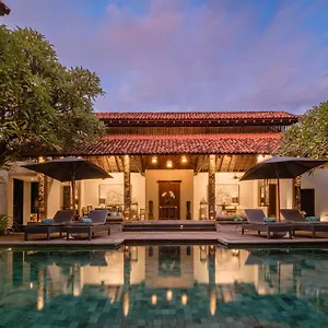 villa-de-suma-fully-staffed-luxury-villa-walk-to-the-beach.hotelsseminyak.net/